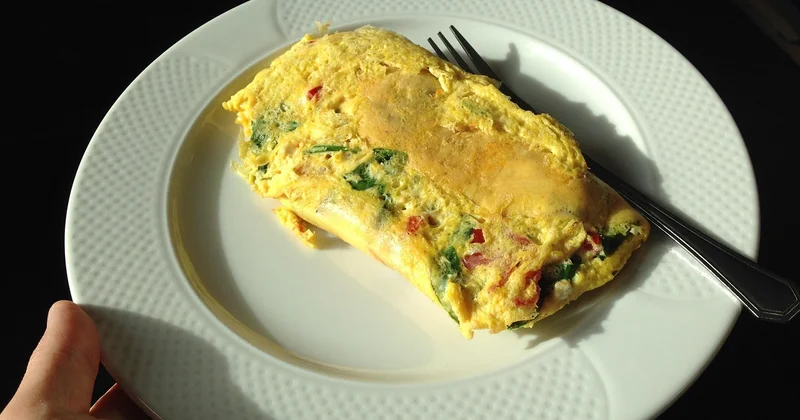 Comment battre les œufs pour une omelette bien gonflée